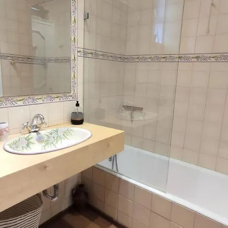 Гостевой дом Ih Apartments, &